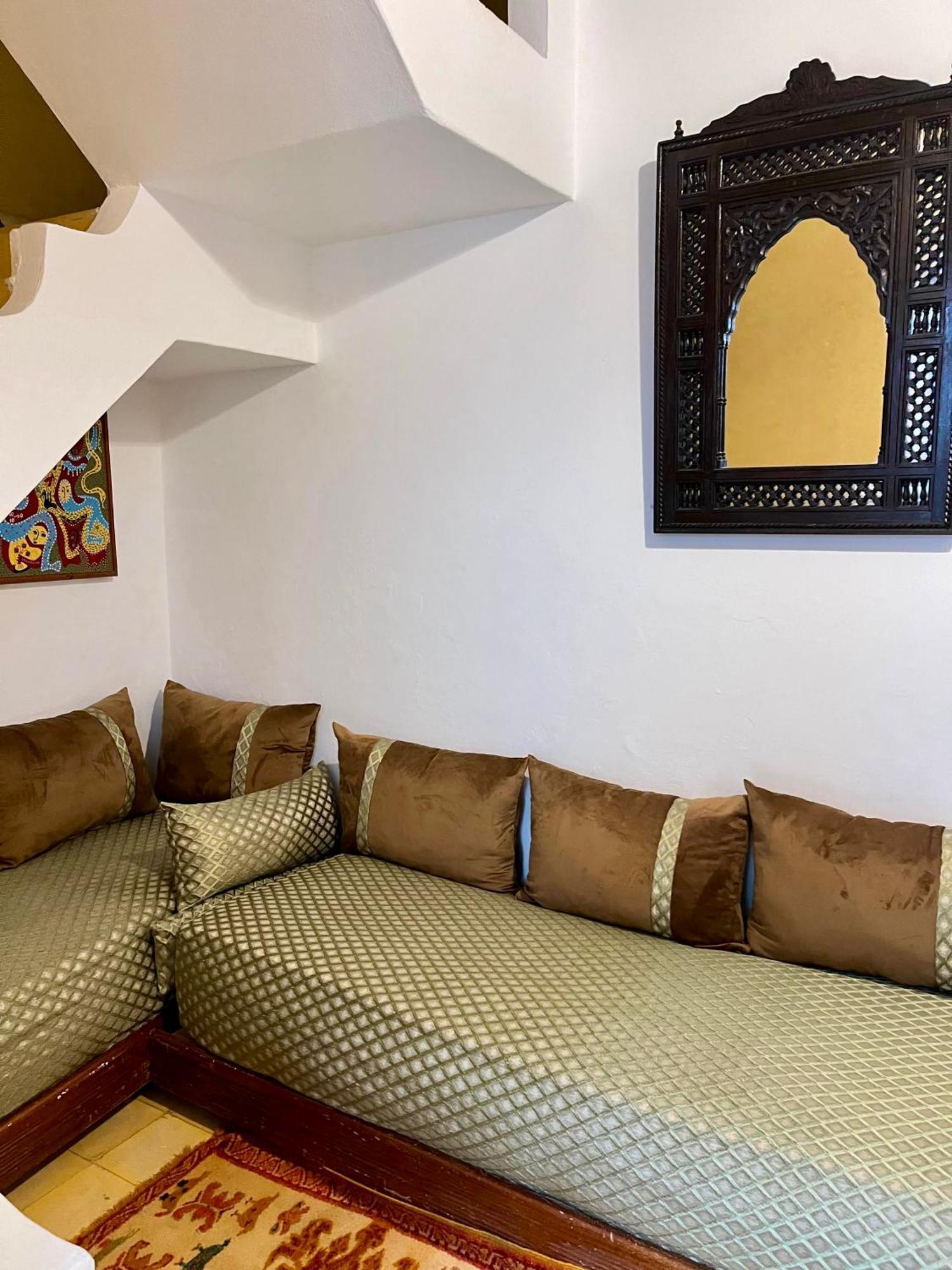 Riad Oasis D'Asilah Hotel Exterior photo